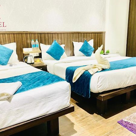 Qotel Hotel Rajouri Garden Above Ritu Marbles, Near Rajouri Garden Metro Station-Couple Friendly Nova Deli Exterior foto