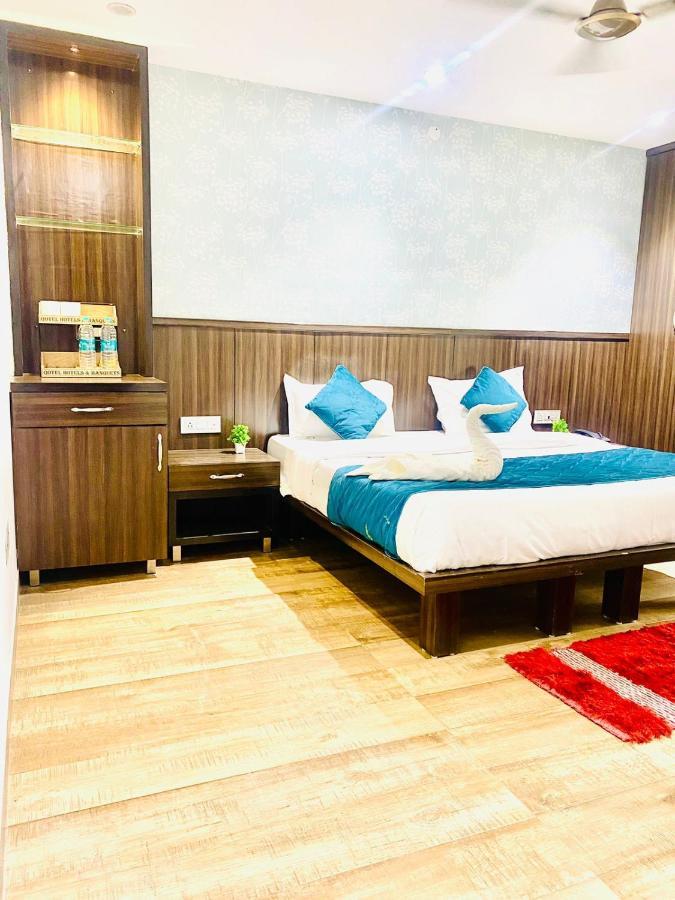 Qotel Hotel Rajouri Garden Above Ritu Marbles, Near Rajouri Garden Metro Station-Couple Friendly Nova Deli Exterior foto
