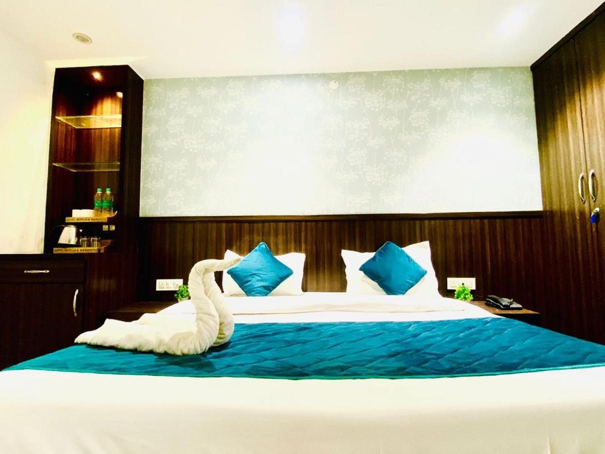 Qotel Hotel Rajouri Garden Above Ritu Marbles, Near Rajouri Garden Metro Station-Couple Friendly Nova Deli Exterior foto